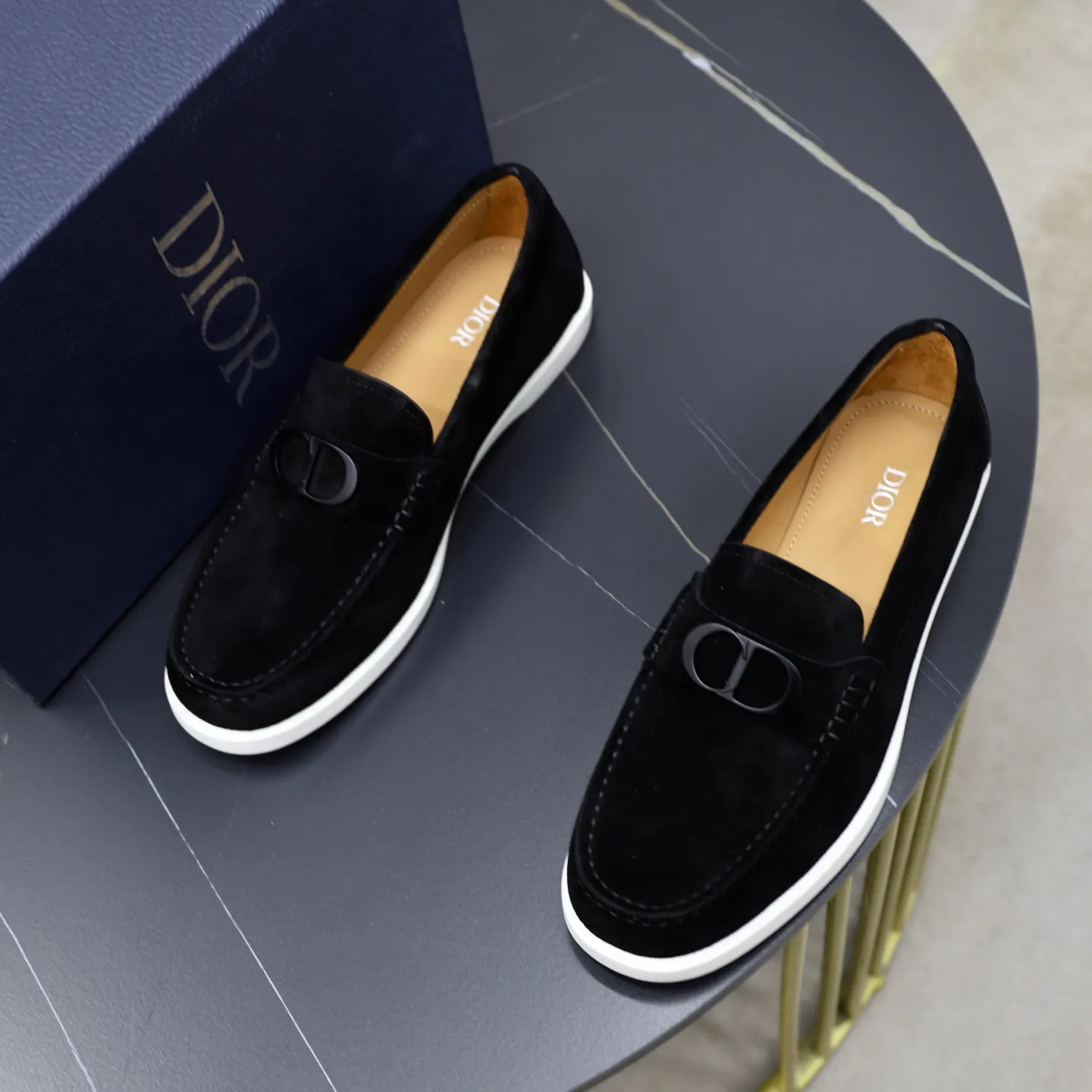 Ex-factory price: 560🙅‍♂️🙅‍♂️🙅‍♂️ Brand: Dior DIOR Standard code: Men's code 38/44 (45 can be customized) Grade: Same as the official website Material: Original cowhide stitching, cowhide lining, original TPU wear-resistant soft outsole Style categories: Leisure and sports version, footwear for driving, young fashion, European and American trends, British style Color: actual picture color